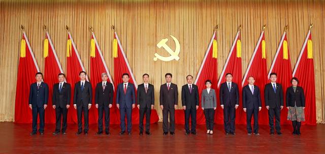 线上买球官网(中国)官方网站党委常委合影。 线上买球官网(中国)官方网站党委常委合影。