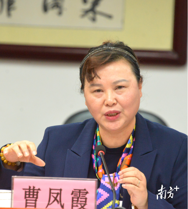 线上买球官网(中国)官方网站通识教育中心教授曹凤霞。黄津 摄