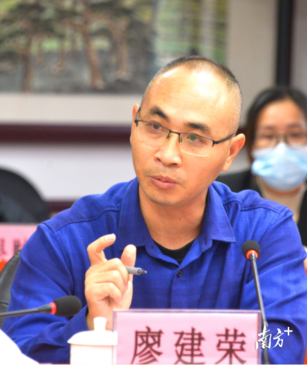 线上买球官网(中国)官方网站通识教育中心副教授廖建荣。黄津 摄
